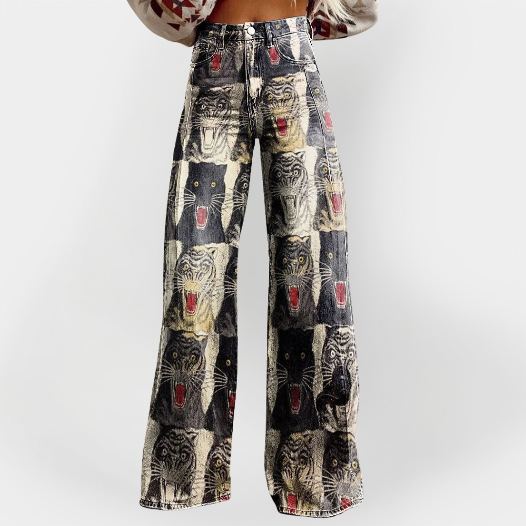 Stylish Jeans with Wide Legs and Comfortable Fit