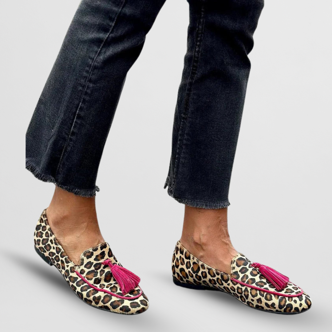 Relaxed Slippers with Tassels