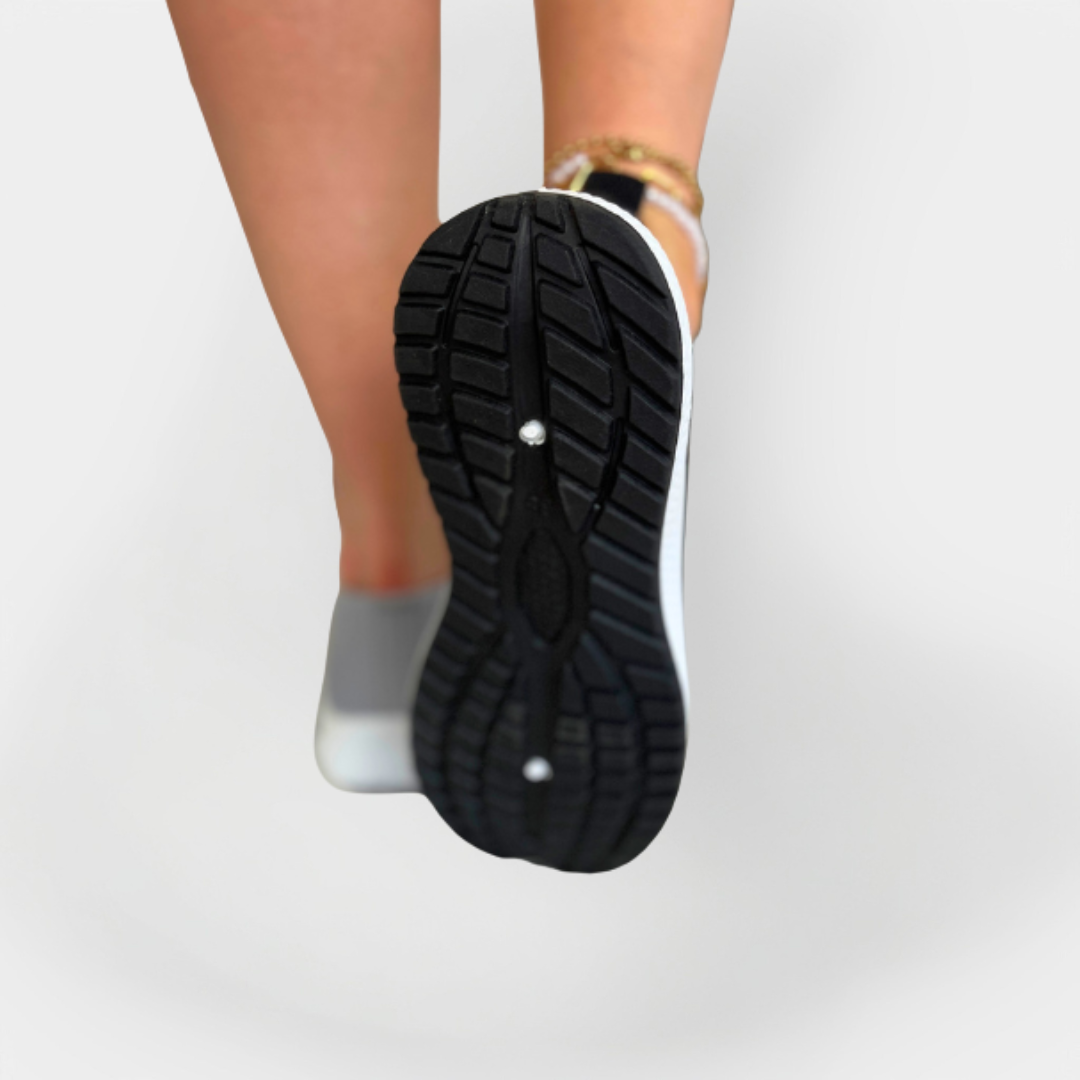 Sports Shoes with Lightweight Fabric and Flexible Sole