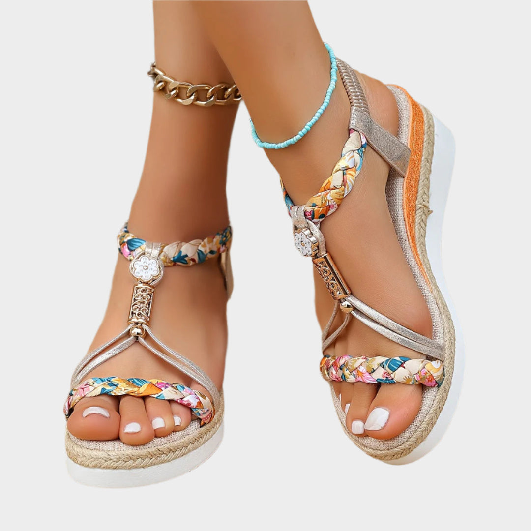 Sandals with Comfortable Sole and Platform
